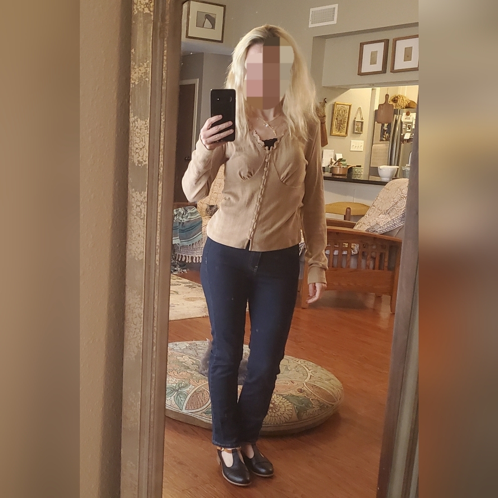 Simple Retro Tan Button-Up Top - Picture 3 of 3